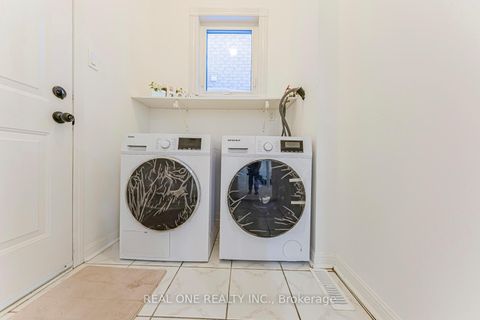 Photo 10 at 33 Formosa Drive, Rouge Woods, Richmond Hill