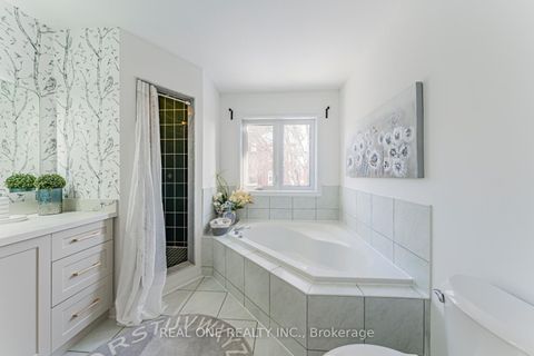 Photo 33 at 33 Formosa Drive, Rouge Woods, Richmond Hill