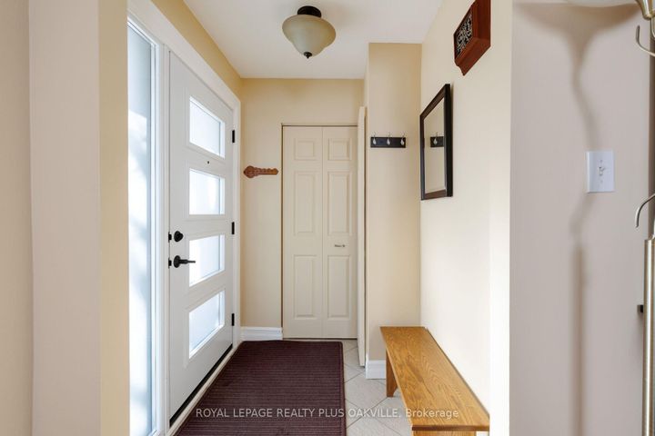 Photo 3 at 475 Sunset Drive, WO West, Oakville