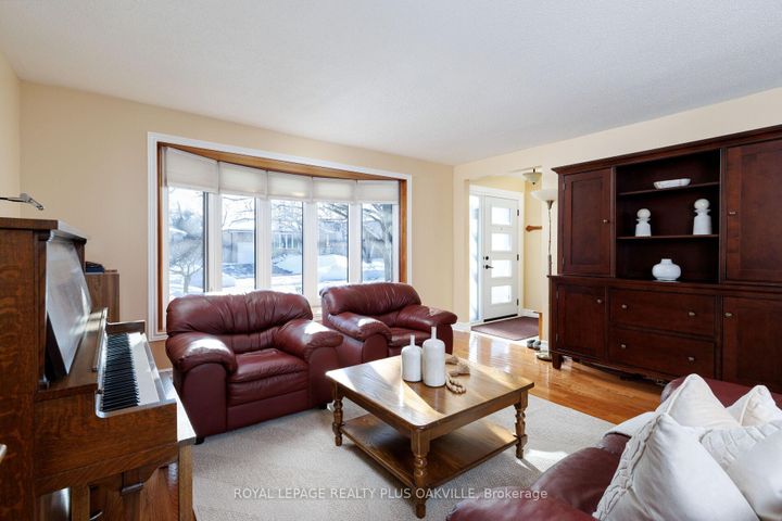 Photo 4 at 475 Sunset Drive, WO West, Oakville