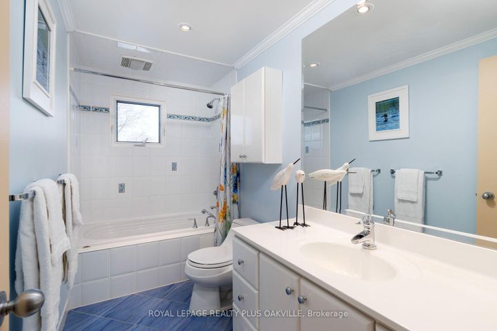 Photo 18 at 475 Sunset Drive, WO West, Oakville