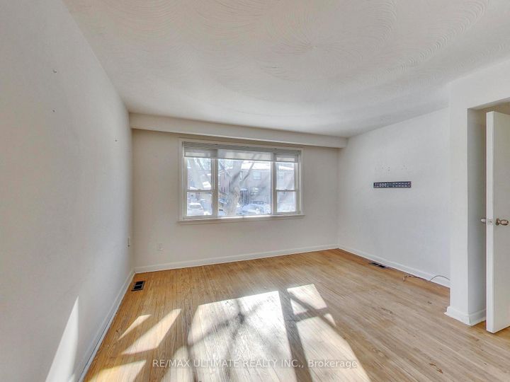 Photo 2 at 120 Edinborough Court, Smythe, Toronto