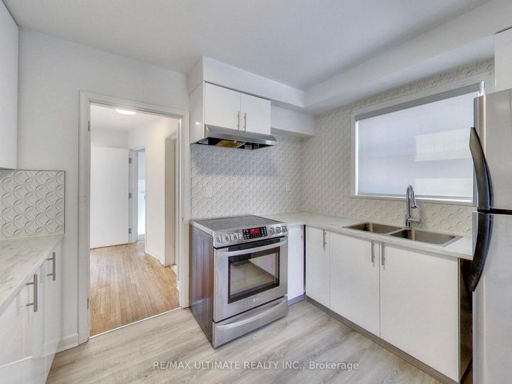 Photo 4 at 120 Edinborough Court, Smythe, Toronto