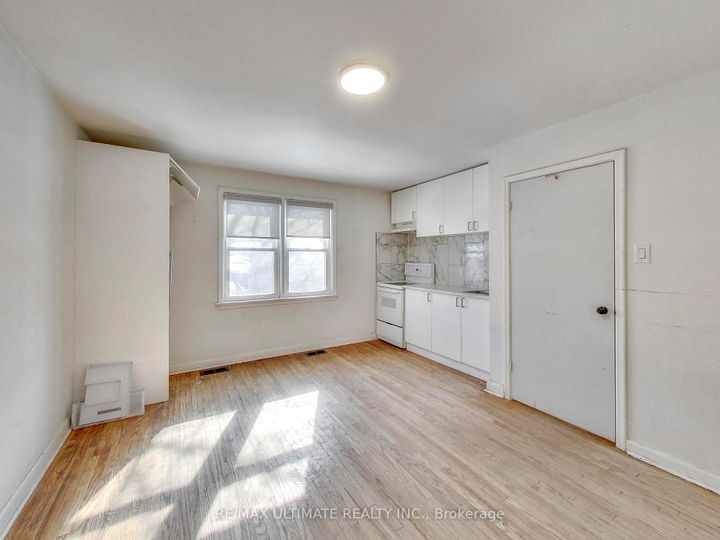 Photo 9 at 120 Edinborough Court, Smythe, Toronto