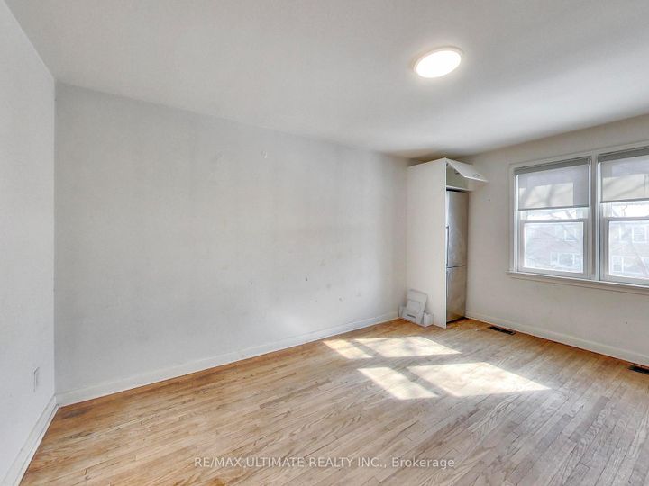 Photo 10 at 120 Edinborough Court, Smythe, Toronto