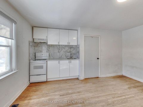 Photo 11 at 120 Edinborough Court, Smythe, Toronto