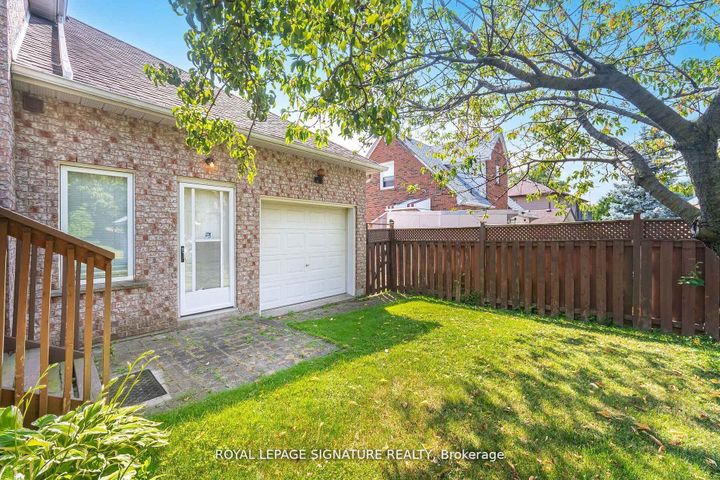 Photo 7 at 4097 Hickory Drive, Rathwood, Mississauga
