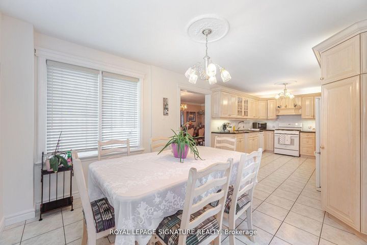 Photo 19 at 4097 Hickory Drive, Rathwood, Mississauga