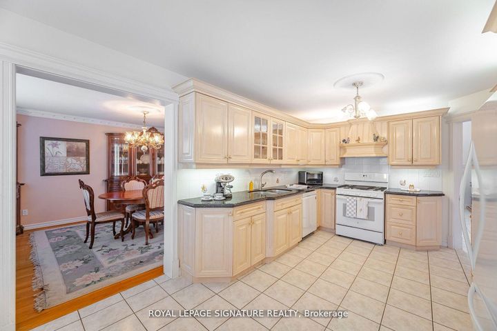 Photo 20 at 4097 Hickory Drive, Rathwood, Mississauga