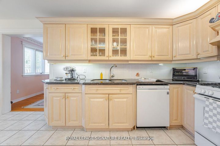 Photo 23 at 4097 Hickory Drive, Rathwood, Mississauga