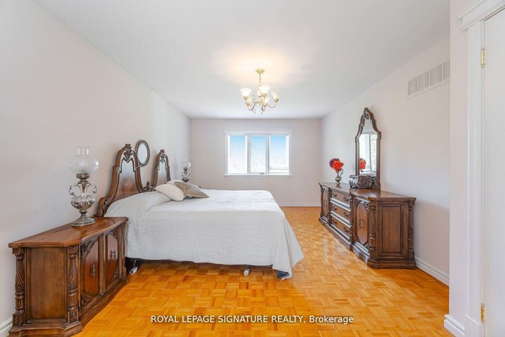 Photo 32 at 4097 Hickory Drive, Rathwood, Mississauga