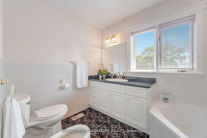 Photo 33 at 4097 Hickory Drive, Rathwood, Mississauga