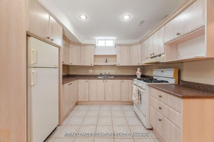 Photo 44 at 4097 Hickory Drive, Rathwood, Mississauga