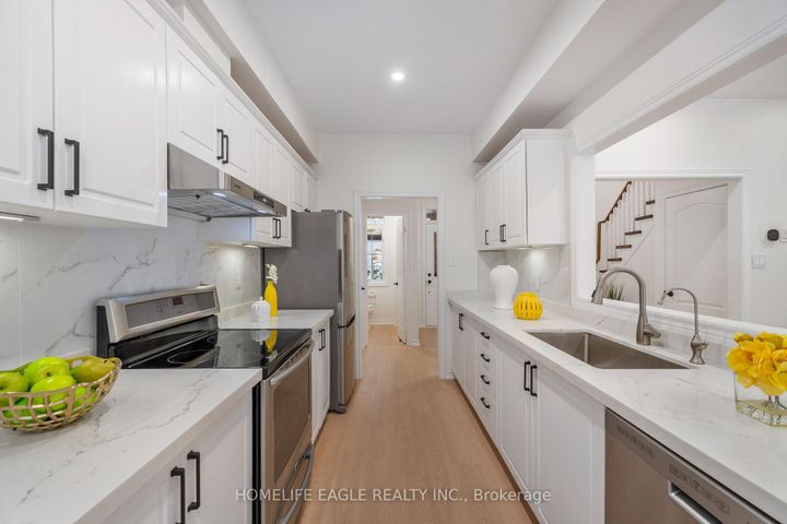 Photo 6 at 74 Cameo Drive, Rouge Woods, Richmond Hill