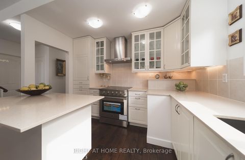 Photo 11 at 19 Niantic Crescent, Donalda, Toronto