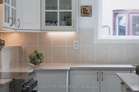 Photo 13 at 19 Niantic Crescent, Donalda, Toronto