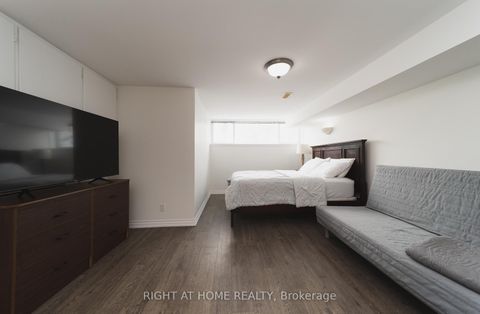 Photo 31 at 19 Niantic Crescent, Donalda, Toronto