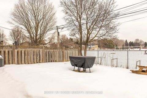 Photo 32 at 19 Niantic Crescent, Donalda, Toronto