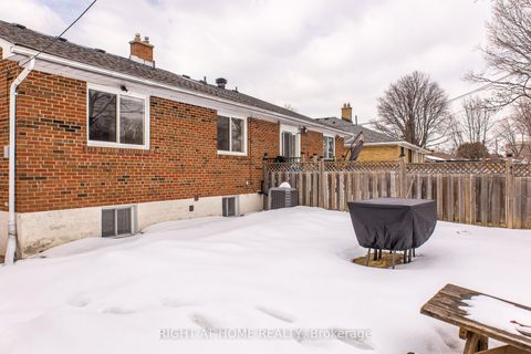 Photo 34 at 19 Niantic Crescent, Donalda, Toronto