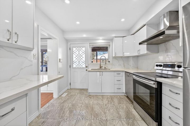 Photo 8 at 222 Elka Drive E, Crosby, Richmond Hill