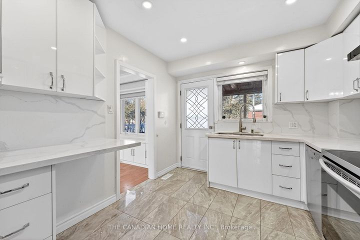 Photo 10 at 222 Elka Drive E, Crosby, Richmond Hill