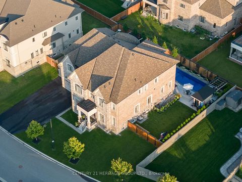 Photo 2 at 43 Sir Henry Court, King City, King