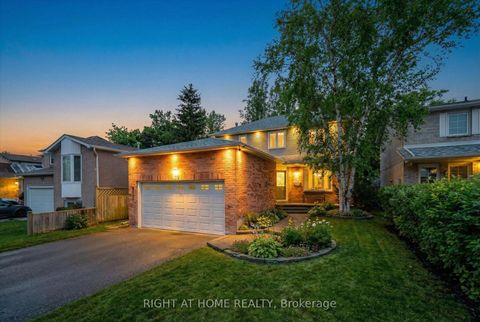 Photo 2 at 39 Devondale Street, Courtice, Clarington