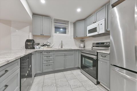 Photo 30 at 39 Devondale Street, Courtice, Clarington