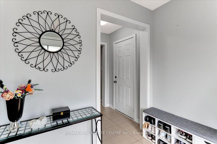 Photo 2 at 30 Scarletwood Street, Stoney Creek Mountain, Hamilton