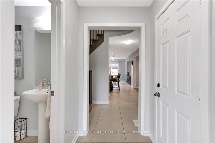 Photo 3 at 30 Scarletwood Street, Stoney Creek Mountain, Hamilton