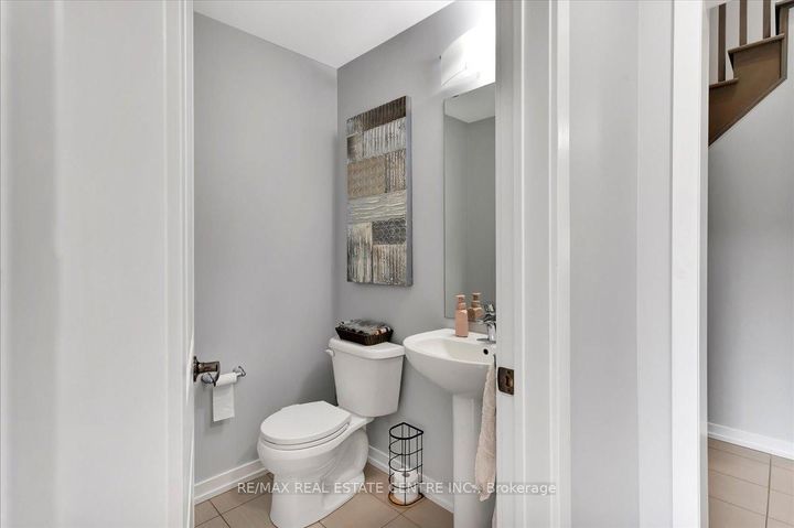 Photo 4 at 30 Scarletwood Street, Stoney Creek Mountain, Hamilton