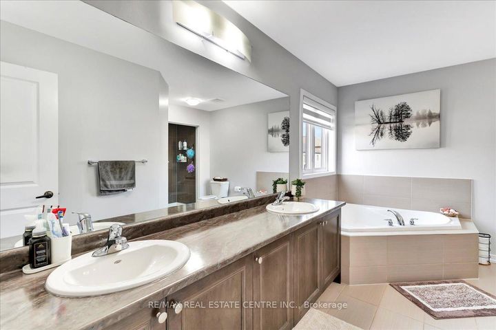 Photo 23 at 30 Scarletwood Street, Stoney Creek Mountain, Hamilton