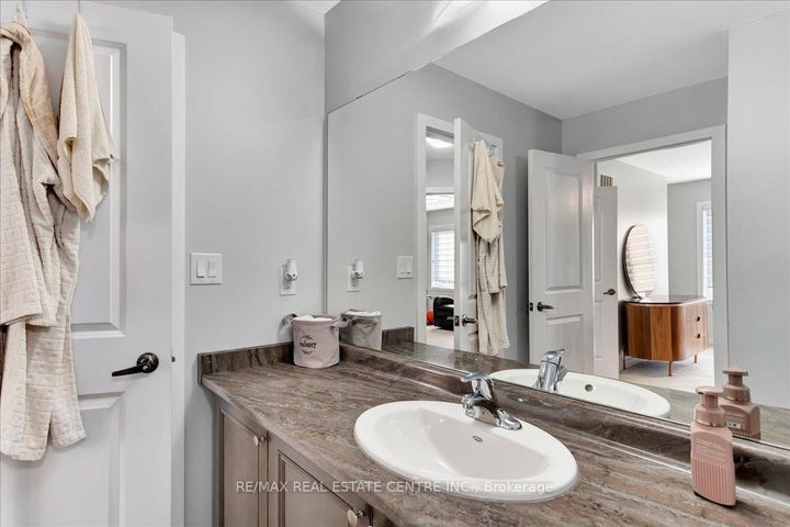 Photo 31 at 30 Scarletwood Street, Stoney Creek Mountain, Hamilton