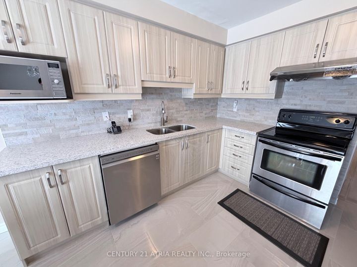 Photo 8 at 79 Maitland Drive, Milliken Mills West, Markham