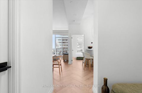 Photo 3 at 621 - 4011 Brickstone Mews, City Centre, Mississauga