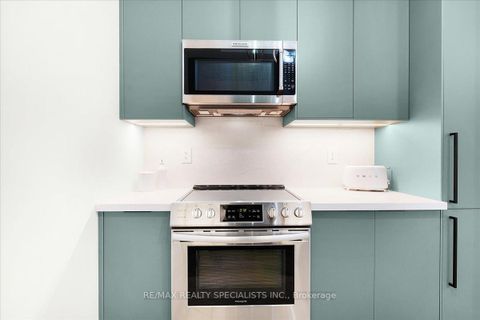 Photo 5 at 621 - 4011 Brickstone Mews, City Centre, Mississauga