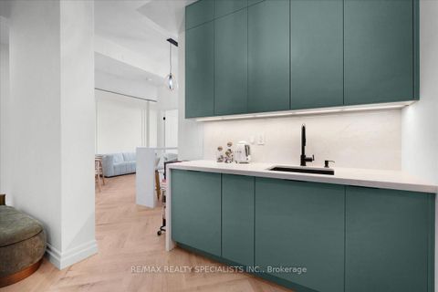 Photo 7 at 621 - 4011 Brickstone Mews, City Centre, Mississauga