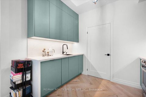 Photo 8 at 621 - 4011 Brickstone Mews, City Centre, Mississauga