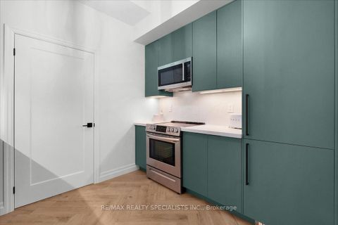 Photo 9 at 621 - 4011 Brickstone Mews, City Centre, Mississauga