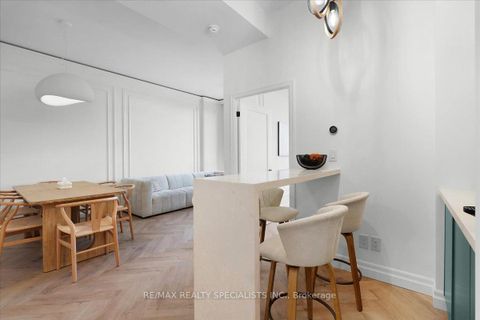 Photo 10 at 621 - 4011 Brickstone Mews, City Centre, Mississauga