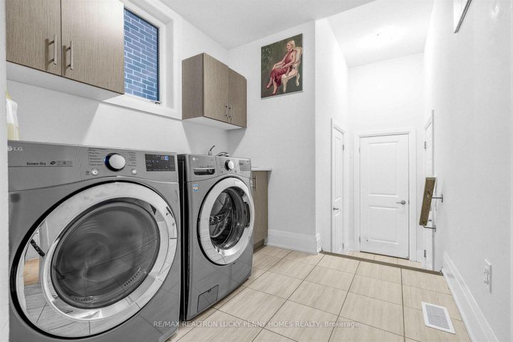 Photo 7 at 62 Hesperus Road, Patterson, Vaughan