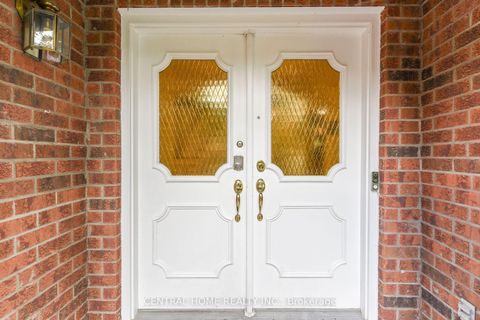 Photo 3 at 4 Robaldon Road, Humber Valley, Toronto