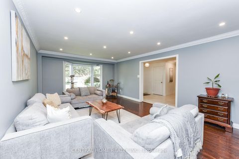 Photo 7 at 4 Robaldon Road, Humber Valley, Toronto