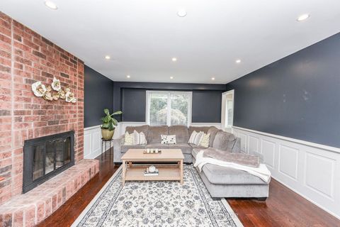 Photo 18 at 4 Robaldon Road, Humber Valley, Toronto