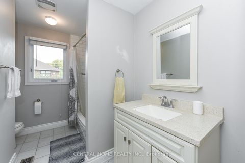 Photo 33 at 4 Robaldon Road, Humber Valley, Toronto