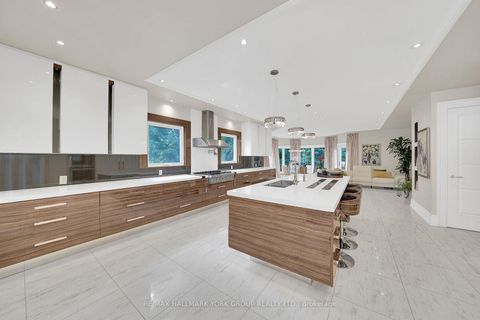 Photo 7 at 24 Dew Drop Court, Rural Vaughan, Vaughan