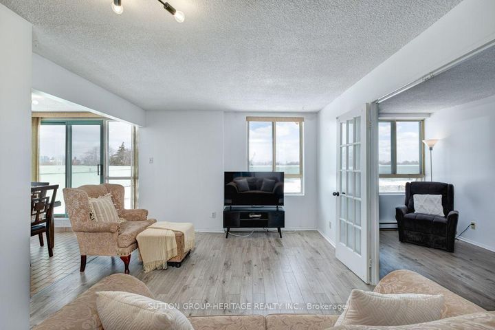 Photo 5 at 406 - 61 Markbrook Lane, Jamestown, Toronto