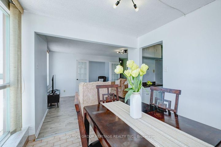 Photo 9 at 406 - 61 Markbrook Lane, Jamestown, Toronto