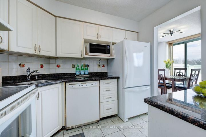 Photo 10 at 406 - 61 Markbrook Lane, Jamestown, Toronto