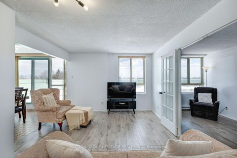 Photo 5 at 406 - 61 Markbrook Lane, Jamestown, Toronto